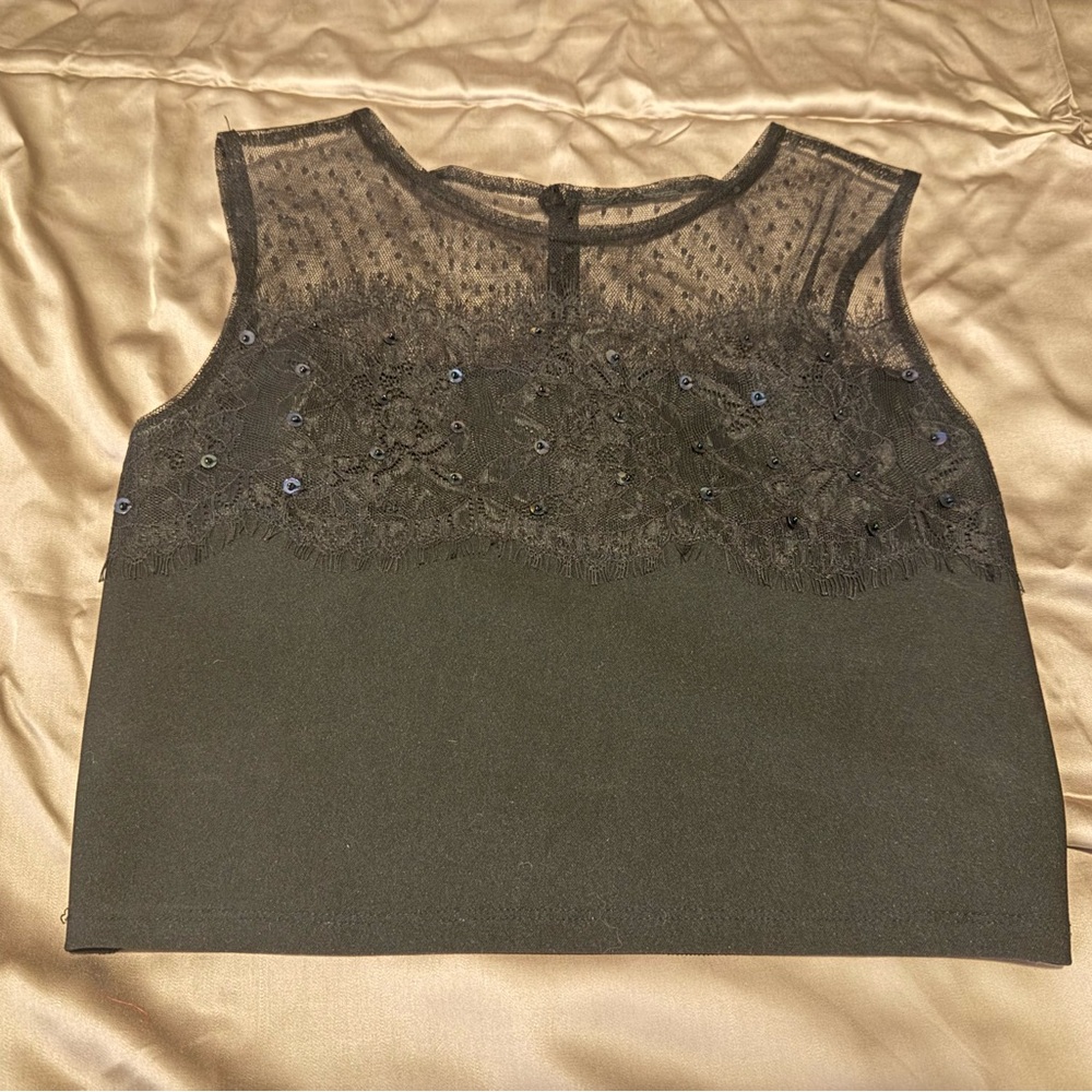 Elegant Black Lace Women's Crop Top
